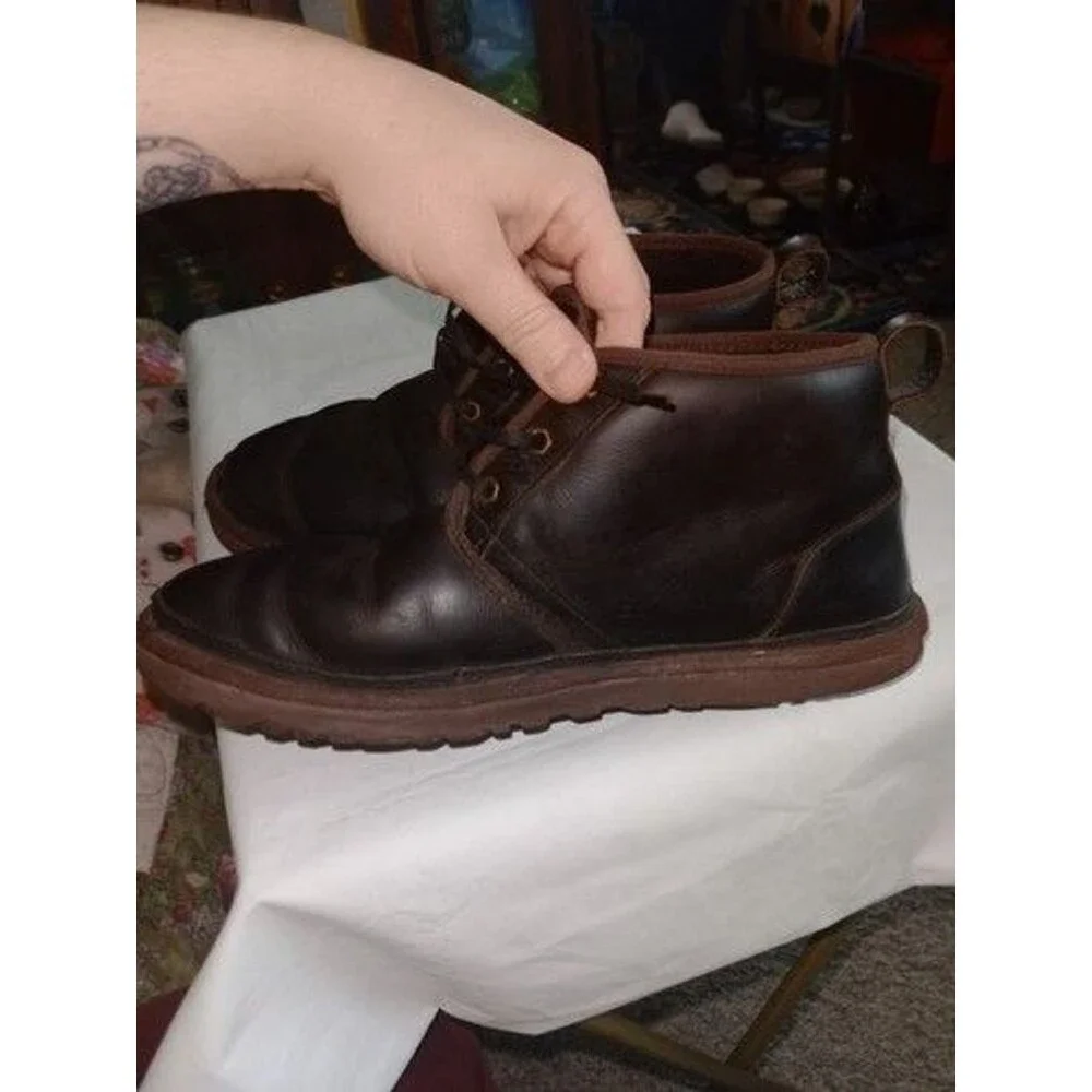 Mens UGG Neumel Leather Wool-Lined Chukka Boots Size 11 Brown Sheepskin Lace Up
